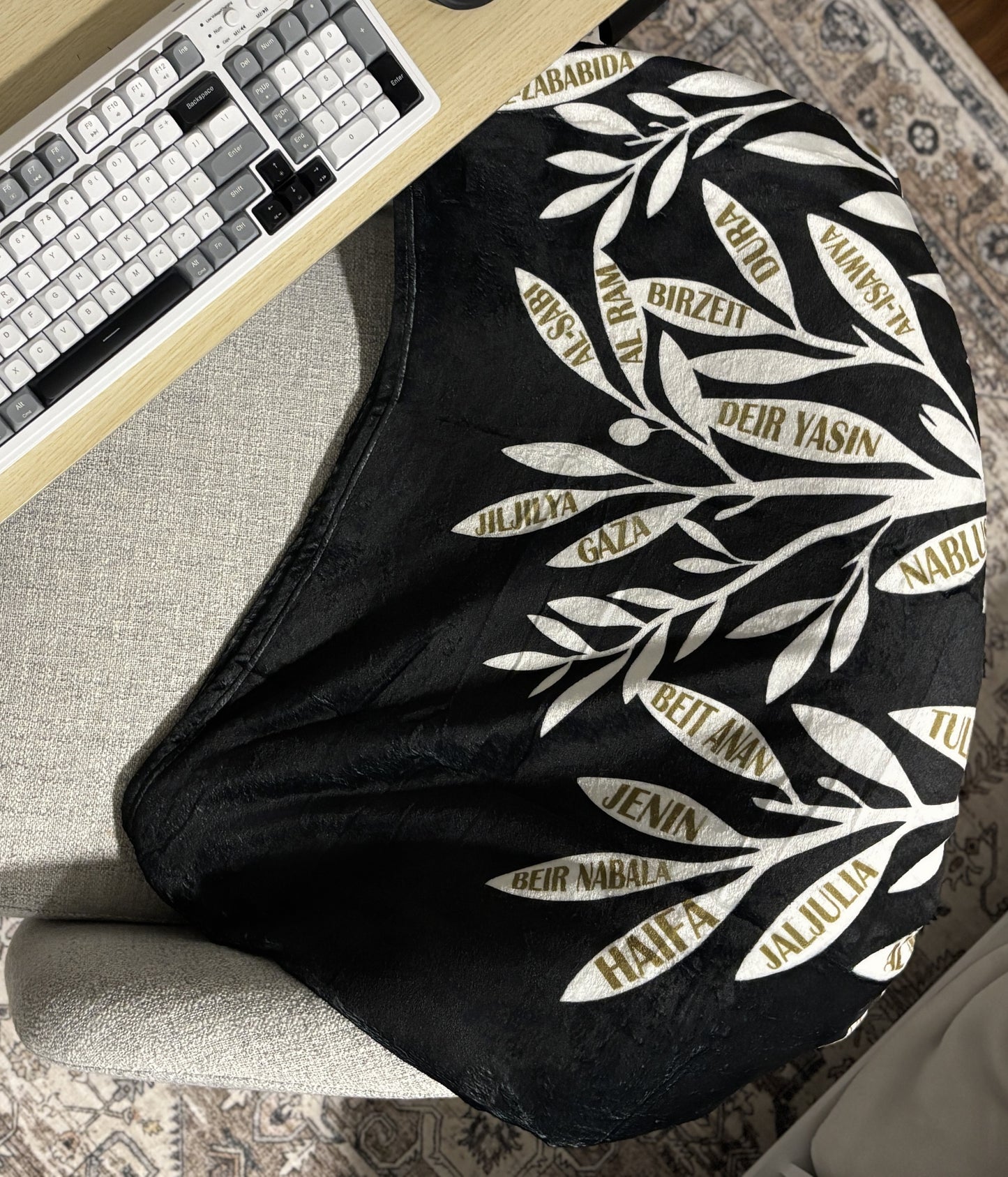 Balad Falestine Blanket– Black